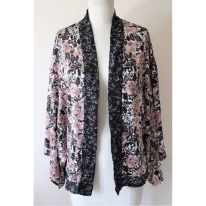 UO Kimchi Blue Black and Pink Floral Kimono Shawl Cardigan Top (XS/S)